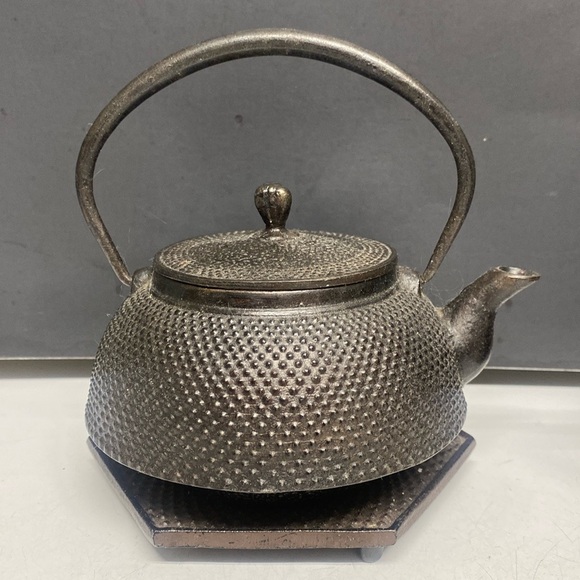 Japanese Cast Iron Teapot / Tetsubin Dotted Design - Black Four Piece Set - Picture 3 of 15